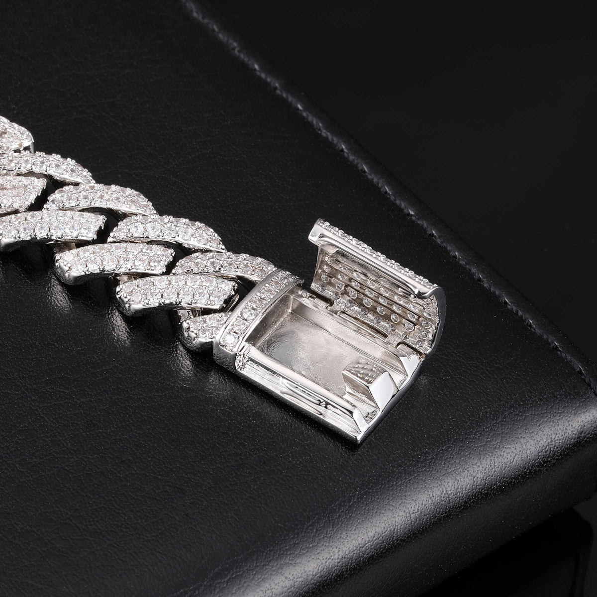 ICED OUT - 15mm Prong Baguette Gucci Curb Bracelet - Icezzle
